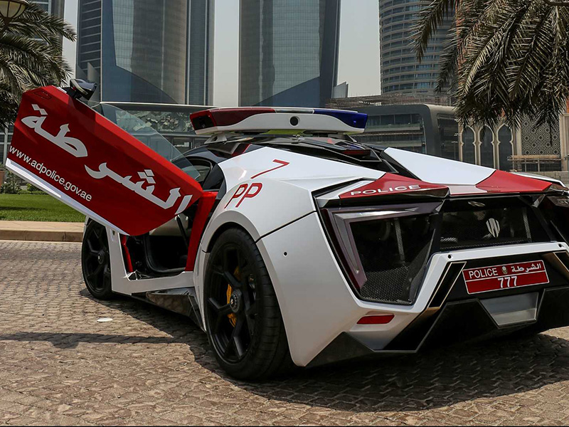 واحدة من أندر السيارات في العالم تنضم لأسطول سيارات شرطة أبوظبي... تكلفتها 3.4 مليون دولار